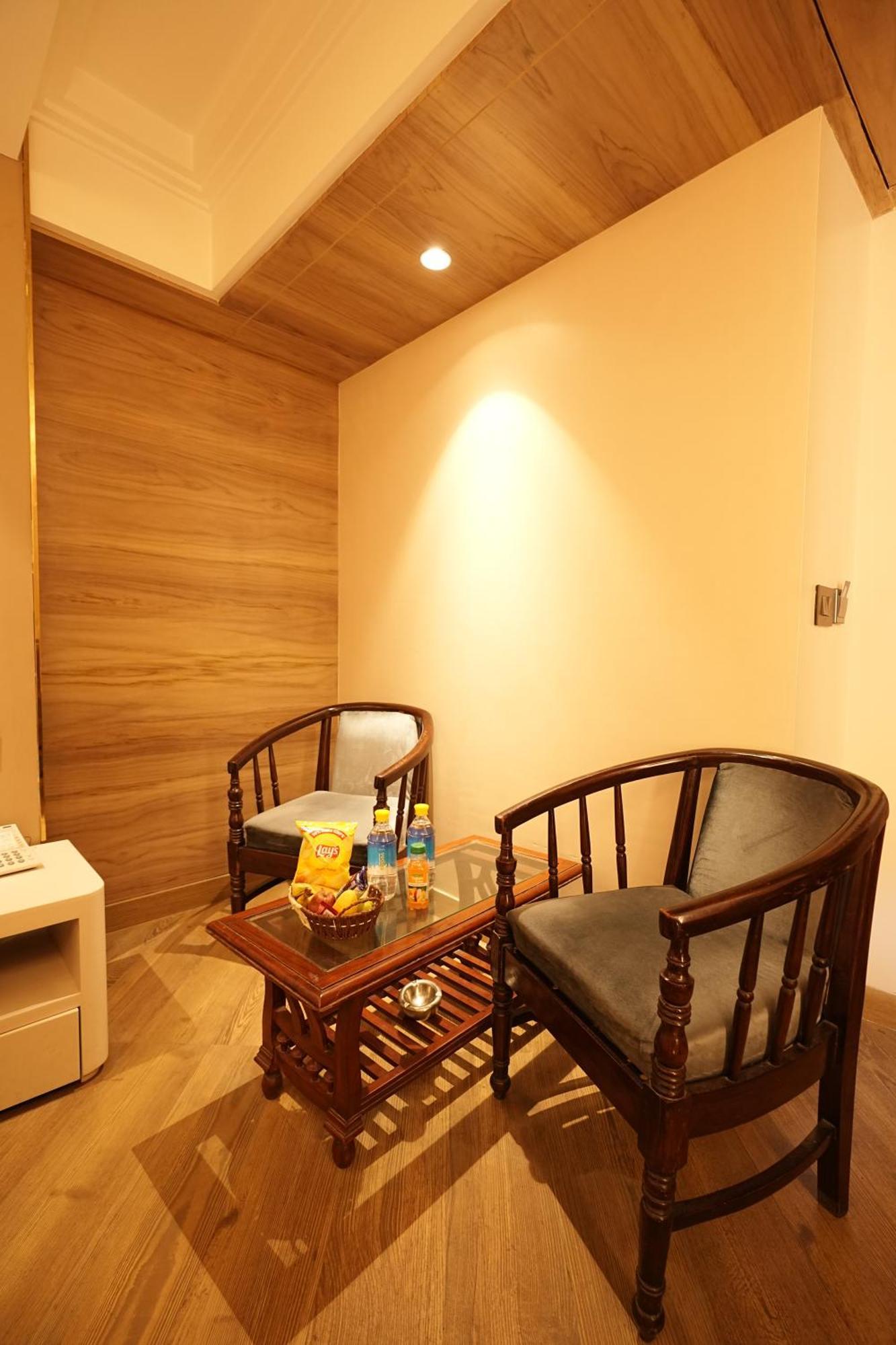 Empire Suites, New Delhi Exterior photo