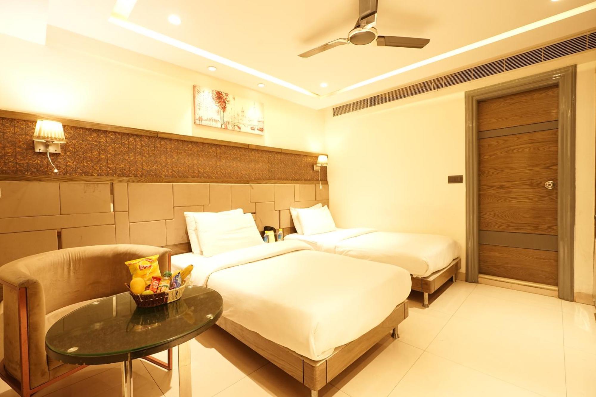 Empire Suites, New Delhi Exterior photo