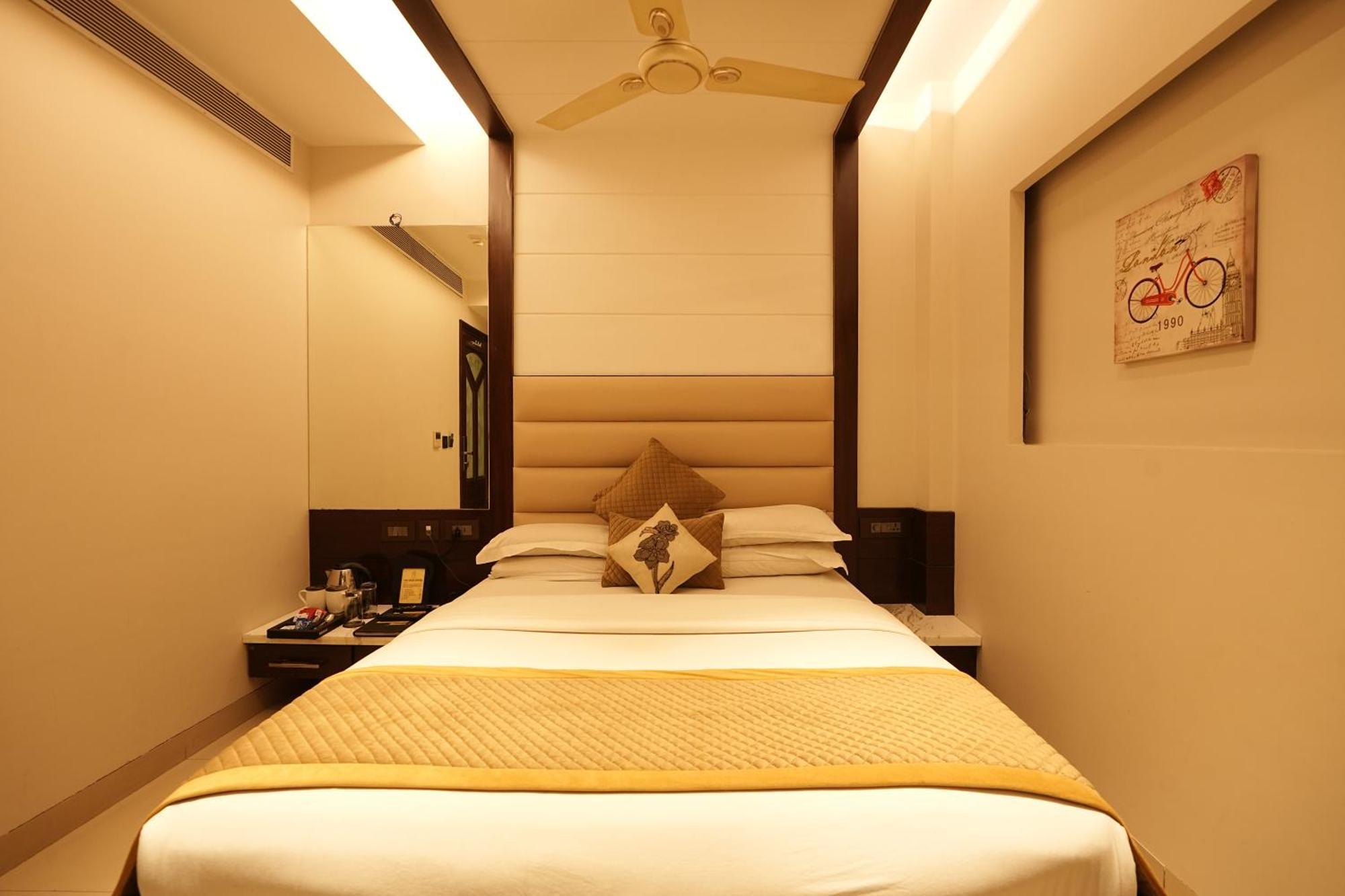 Empire Suites, New Delhi Exterior photo