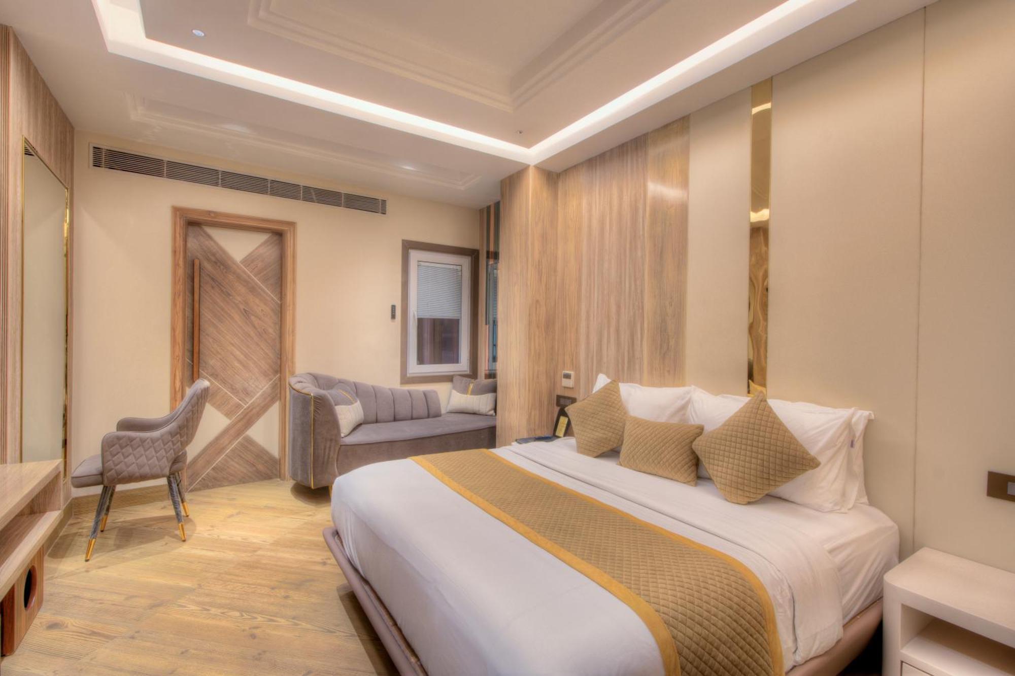Empire Suites, New Delhi Exterior photo