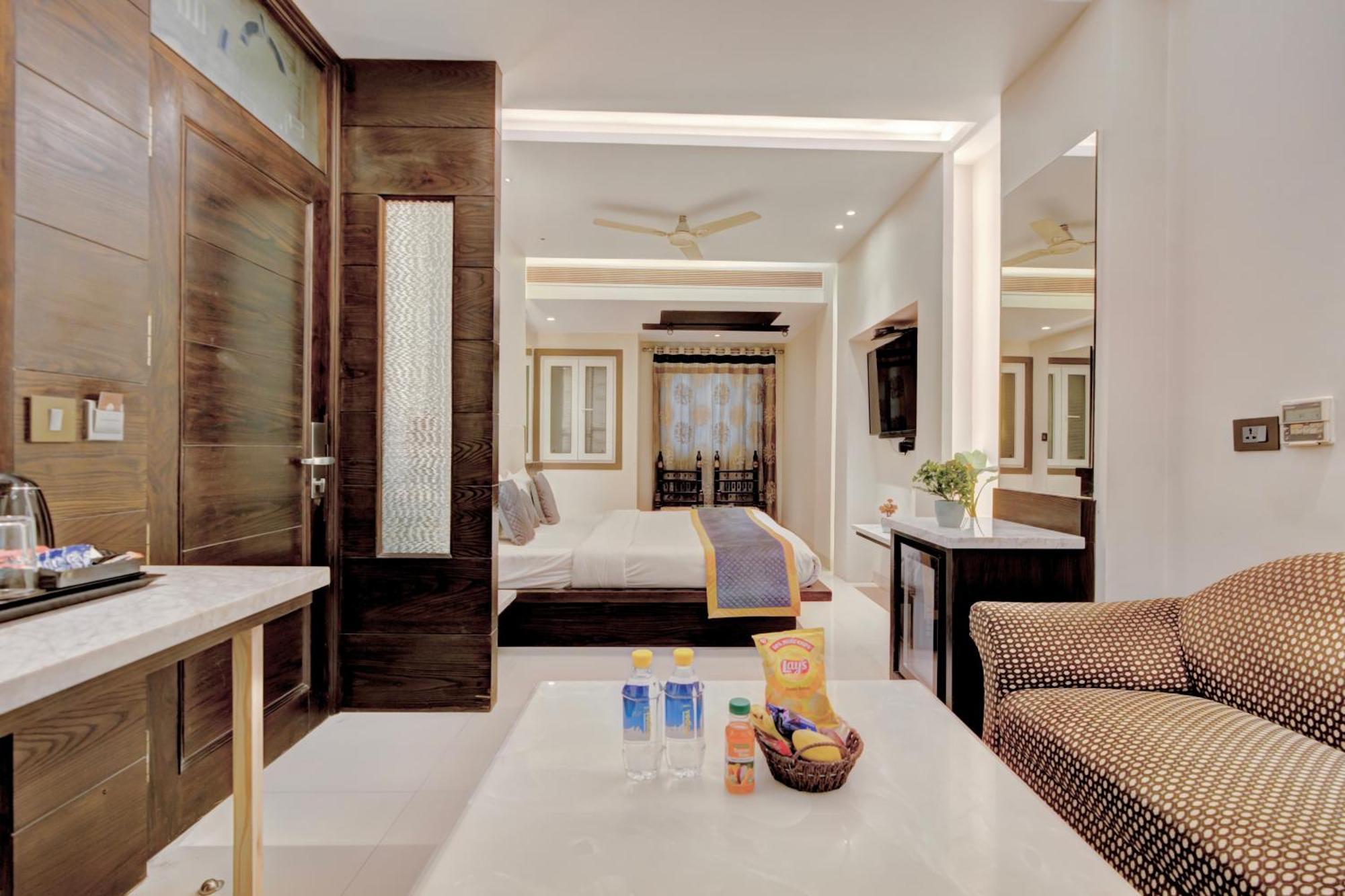 Empire Suites, New Delhi Exterior photo