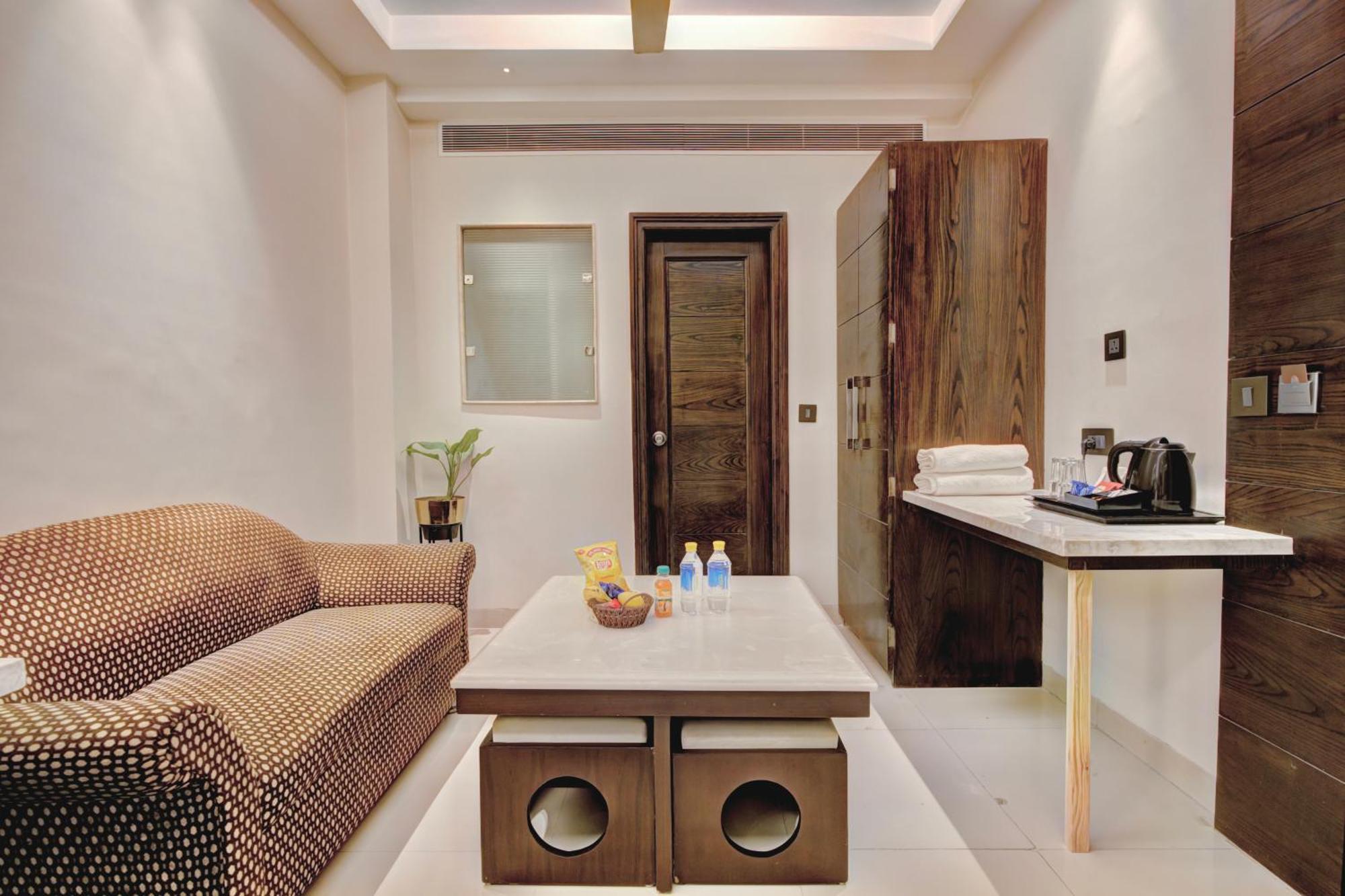Empire Suites, New Delhi Exterior photo
