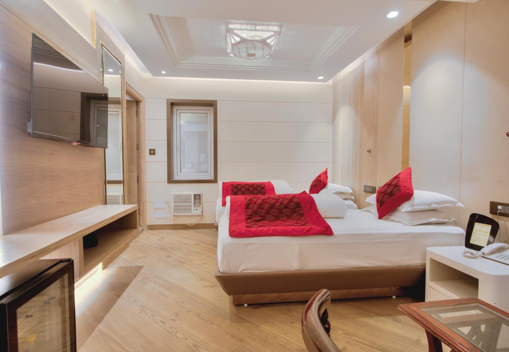 Empire Suites, New Delhi Exterior photo